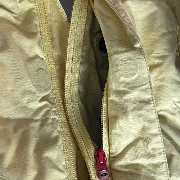 Women's Oakley Snowboarding Jacket Size M - Picture 8 of 9